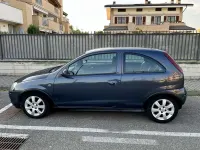 Usata Opel Corsa Edition 80 CV (58 kW) 2006 Bluazzurro Utilitaria