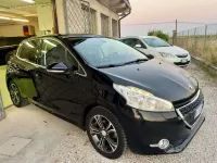 Usata Peugeot 208 Allure 82 CV (60 kW) 2015 Nero Utilitaria