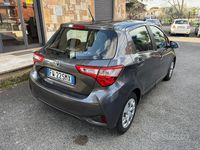 Usata Toyota Yaris Lounge 72 CV (52 kW) 2019 Grigio Utilitaria