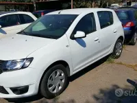 Usata Dacia Sandero Lauréate 75 CV (55 kW) 2017 Bianco Berlina
