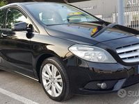 Käytetty Mercedes B160 90 HP (66 kW) 2013 Musta Tila-auto