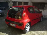 Usata Peugeot 107 68 CV (50 kW) 2010 Rosso Utilitaria