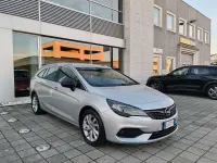 Używany Opel Astra 122 KM (89 kW) 2022 Srebrny Hatchback