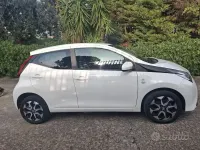 Usata Toyota Aygo Connect Style 72 CV (52 kW) 2021 Bianco Utilitaria