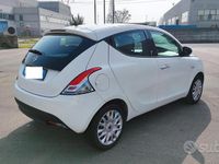 Usata Lancia Ypsilon 95 CV (69 kW) 2015 Bianco Utilitaria