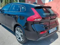 Usata Volvo V40 120 CV (88 kW) 2017 Nero Berlina