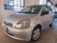 Usata Toyota Yaris Sol 86 CV (63 kW) 2002 Argento Berlina