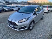 Usata Ford Fiesta 75 CV (55 kW) 2016 Grigio Berlina