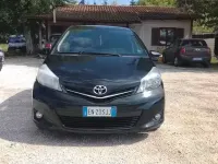 Begagnad Toyota Yaris Lounge 99 HK (72 kW) 2012 Svart Halvkombi