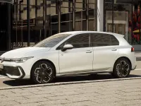 Nuova VW Golf VIII R-line Plus 150 CV (110 kW) 2026 Dolomite silver metallizzato Berlina