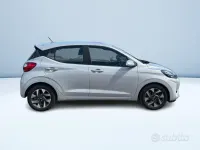 Usata Hyundai i10 67 CV (49 kW) 2023 Argento metallizzato Utilitaria