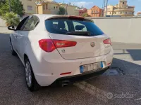 Usata Alfa Romeo Giulietta Business 120 CV (88 kW) 2017 Bianco Utilitaria