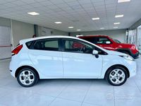 Usata Ford Fiesta 70 CV (51 kW) 2012 Bianco Utilitaria