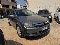 Usata Opel Astra Cosmo 102 CV (75 kW) 2005 Grigio Berlina