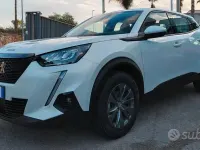 Usata Peugeot 2008 Active 102 CV (75 kW) 2021 Bianco SUV