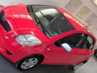 Usata Toyota Yaris Sol 69 CV (50 kW) 2007 Rosso Utilitaria