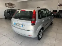 Usata Ford Fiesta 68 CV (50 kW) 2005 Grigio Utilitaria