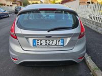 Usata Ford Fiesta 82 CV (60 kW) 2011 Argento Utilitaria
