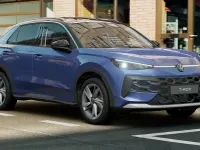 Nuova VW T-Roc Style 150 CV (110 kW) 2026 Celestial blue metallizzato nero SUV