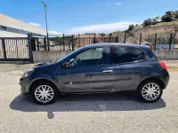 Usado Renault Clio II LE 75 CV (55 kW) 2008 Gris Berlina