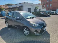 Begagnad Toyota Yaris Active 90 HK (66 kW) 2014 Grå Halvkombi