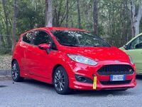 Usata Ford Fiesta ST-Line 75 CV (55 kW) 2017 Rosso Utilitaria