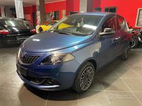 Usata Lancia Ypsilon Gold 70 CV (51 kW) 2022 Blu Utilitaria