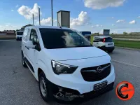 Usata Opel Combo 102 CV (75 kW) 2019 Bianco pastello Monovolume