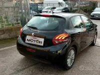 Usata Peugeot 208 82 CV (60 kW) 2018 Nero Utilitaria