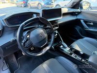 Usata Peugeot e-2008 100 kW (136 CV) 2021 Blu SUV