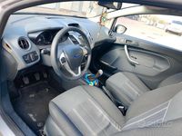 Usata Ford Fiesta 97 CV (71 kW) 2008 Grigio Utilitaria