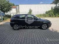 Usata Alfa Romeo 147 Distinctive 120 CV (88 kW) 2007 Nero Utilitaria