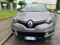Usata Renault Captur Zen 90 CV (66 kW) 2016 Grigio SUV