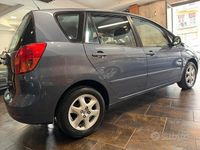 Usata Toyota Corolla Verso 110 CV (80 kW) 2003 Grigio Monovolume