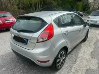 Usado Ford Fiesta Titanium 75 CV (55 kW) 2017 Gris Utilitario