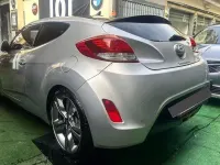 Usata Hyundai Veloster 140 CV (102 kW) 2011 Argento Utilitaria