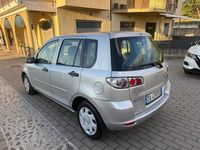 Usata Mazda 2 67 CV (49 kW) 2006 Argento Utilitaria