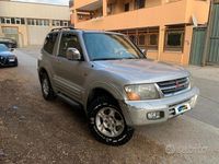 Usata Mitsubishi Pajero 164 CV (120 kW) 2001 Grigio SUV