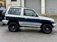 Usata Mitsubishi Pajero 99 CV (72 kW) 2000 Grigio SUV