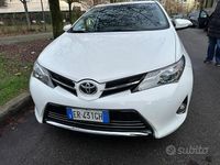 Usata Toyota Auris Active 132 CV (97 kW) 2013 Bianco Berlina
