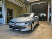 Usata VW Golf VIII Life 116 CV (85 kW) 2025 Argento Berlina