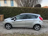 Usata Ford Fiesta 71 CV (52 kW) 2012 Argento Berlina