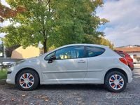 Begagnad Peugeot 207 73 HK (53 kW) 2008 Vit Sedan