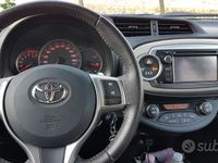 usata Toyota Yaris - 2012 automatica