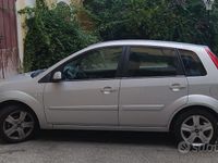 Usata Ford Fiesta 75 CV (55 kW) 2008 Grigio Utilitaria