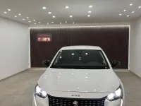 Usata Peugeot 208 Allure 101 CV (74 kW) 2022 Bianco Utilitaria