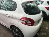 Usata Peugeot 208 Active 82 CV (60 kW) 2014 Bianco Utilitaria