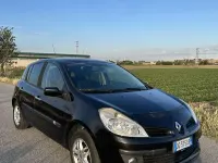 Usata Renault Clio II LE 75 CV (55 kW) 2007 Berlina