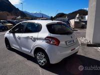 Usata Peugeot 208 Active 68 CV (50 kW) 2013 Bianco Utilitaria