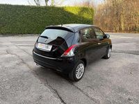 Usata Lancia Ypsilon Gold 95 CV (69 kW) 2017 Nero Utilitaria